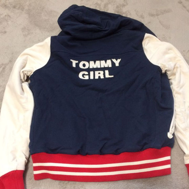 TOMMY(トミー)のTOMYパーカー レディースのジャケット/アウター(その他)の商品写真