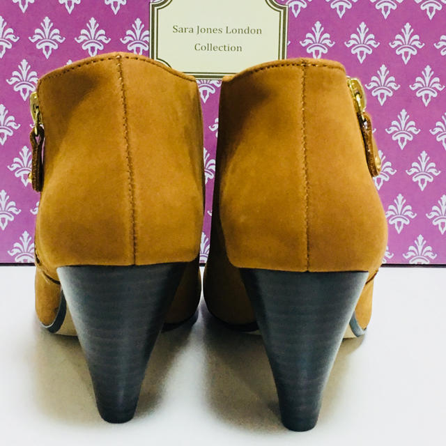 Sara Jones London(サラジョーンズロンドン)の新品⭐︎Sara jones London ショートブーツ レディースの靴/シューズ(ブーティ)の商品写真