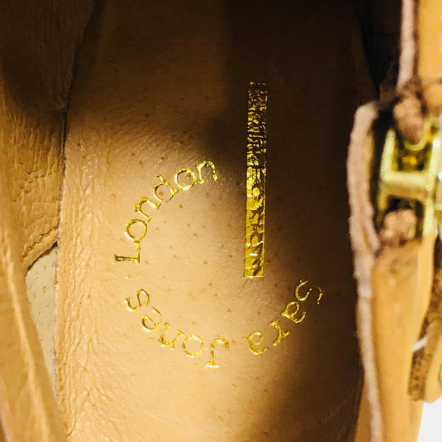 Sara Jones London(サラジョーンズロンドン)の新品⭐︎Sara jones London ショートブーツ レディースの靴/シューズ(ブーティ)の商品写真