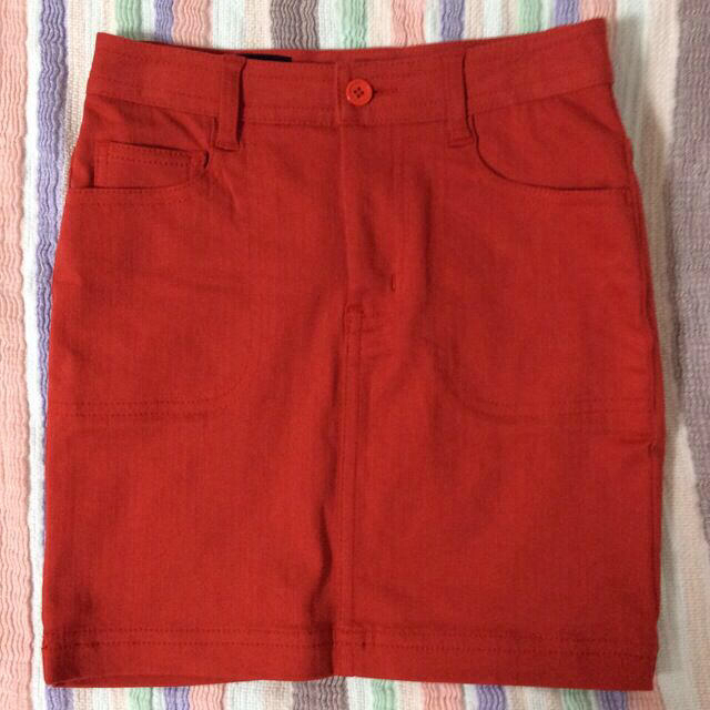 FELISSIMO(フェリシモ)の赤のタイトスカート レディースのスカート(ミニスカート)の商品写真
