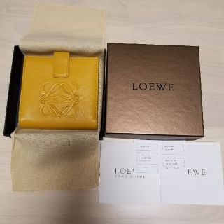 ロエベ(LOEWE)の値下げ！新品★LOEWEロエベの二つ折り財布イエローシープスキン(財布)