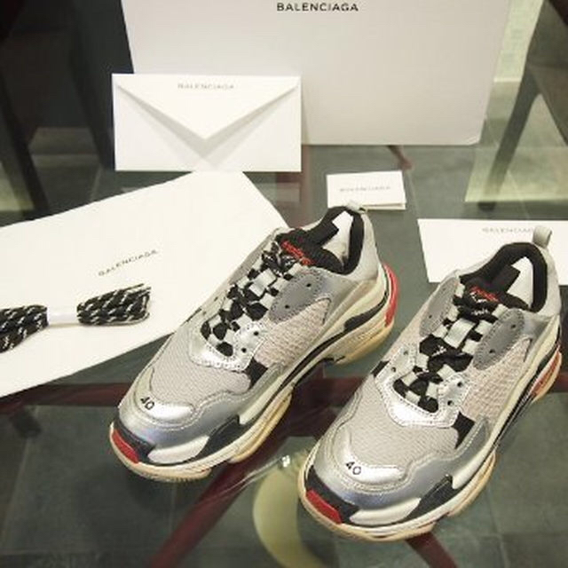 最大10%OFFクーポン 正規品 - Balenciaga 新品 40 サイズ S Triple ...