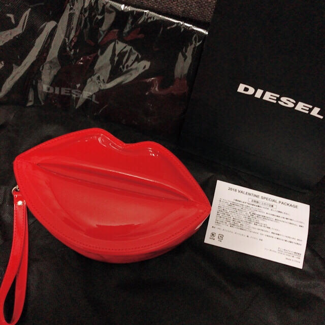 DIESEL(ディーゼル)の期間限定価格‼︎DIESELリップクラッチバック新品  レディースのバッグ(クラッチバッグ)の商品写真