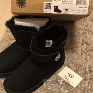 アグ(UGG)のUGG 24.0 スワロフスキー ブラック ベイリーボタン ムートンブーツ 黒(ブーツ)