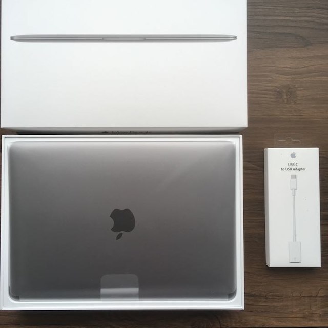 Apple(アップル)の【超美品】 MacBook 12インチ 値下げしました。マジックマウスも付けます スマホ/家電/カメラのPC/タブレット(ノートPC)の商品写真