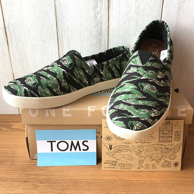 TOMS(トムズ)のTOMS トムズ スリッポン  タイガーストライプ カモ 27cm 限定モデル メンズの靴/シューズ(スリッポン/モカシン)の商品写真