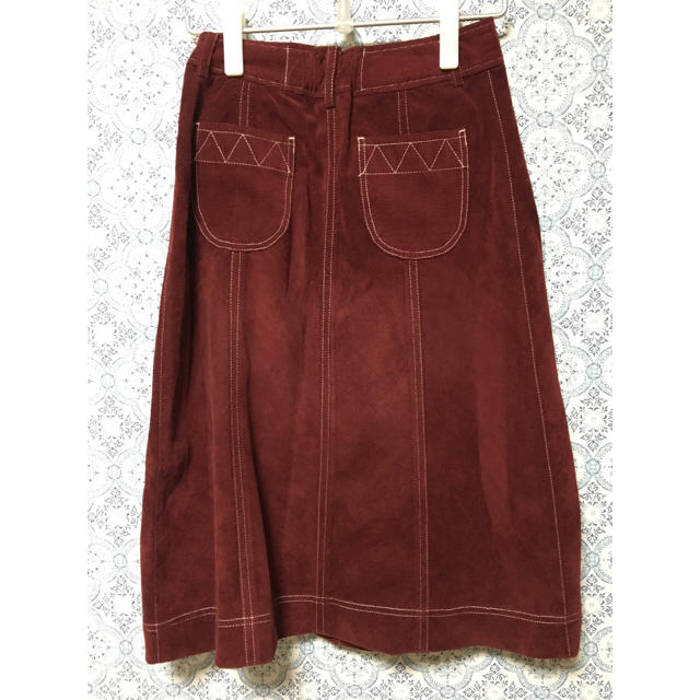 and it_(アンドイット)のコーデュロイ生地 赤色 スカート レディースのスカート(ひざ丈スカート)の商品写真
