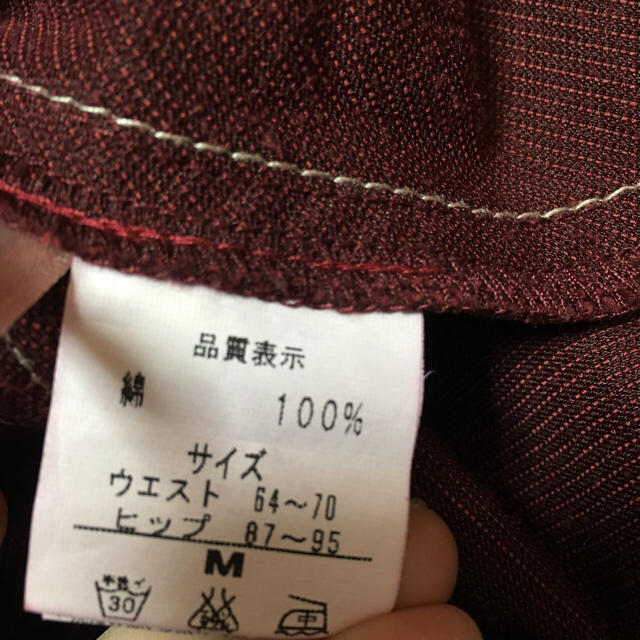 and it_(アンドイット)のコーデュロイ生地 赤色 スカート レディースのスカート(ひざ丈スカート)の商品写真
