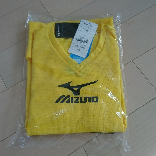 MIZUNO(ミズノ)の最終値下げ！新品未使用未開封150cmMIZUNOミズノ長袖プラクティスシャツ スポーツ/アウトドアのサッカー/フットサル(ウェア)の商品写真