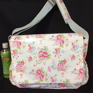 キャスキッドソン(Cath Kidston)のキャス キッドソン  白  花柄  ショルダーバッグ(ショルダーバッグ)