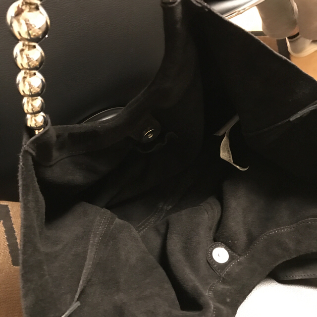 ZARA(ザラ)のZARA☆ボールハンドル スエード調バッグ！ブラック、美品 レディースのバッグ(ショルダーバッグ)の商品写真