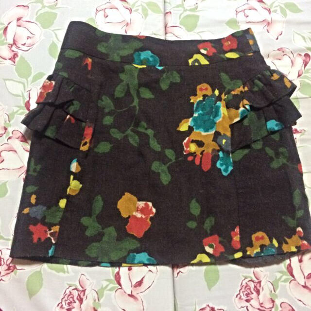 MERCURYDUO(マーキュリーデュオ)のサイドフリル タイトスカート花柄♡ レディースのスカート(ミニスカート)の商品写真
