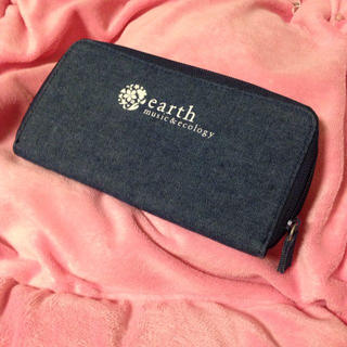 アースミュージックアンドエコロジー(earth music & ecology)のearthの財布(財布)