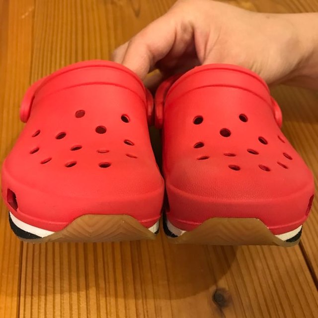 crocs(クロックス)の⭐️値下げ⭐️CROCS クロックス 13cm サンダル キッズ/ベビー/マタニティのキッズ/ベビー/マタニティ その他(その他)の商品写真