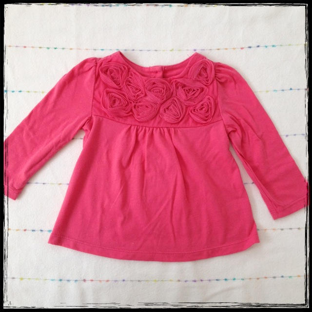 babyGAP(ベビーギャップ)のbabyGAP♡ピンクのお花ロンT♡80 キッズ/ベビー/マタニティのキッズ服女の子用(90cm~)(その他)の商品写真