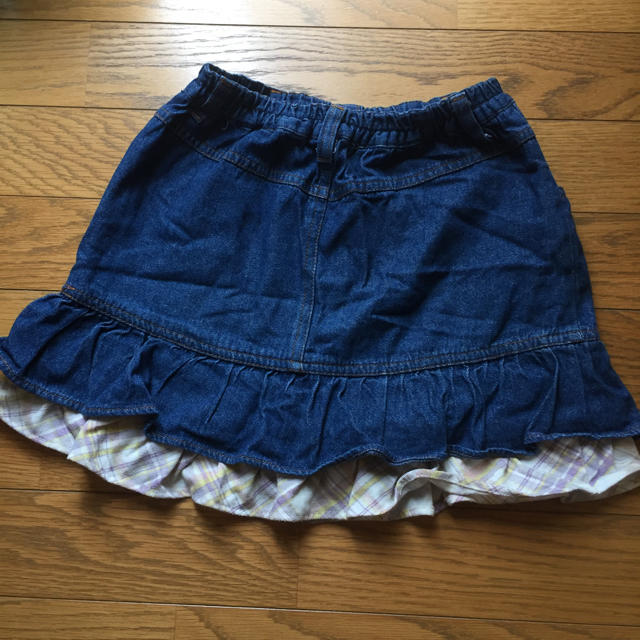 西松屋(ニシマツヤ)のデニムスカート 130 キッズ/ベビー/マタニティのキッズ服女の子用(90cm~)(スカート)の商品写真