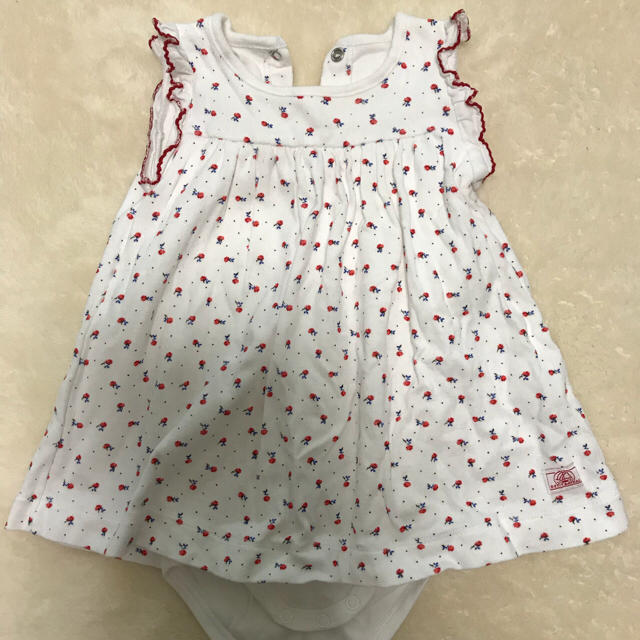 PETIT BATEAU(プチバトー)のPetit Bateau プチバトー 花柄ワンピ 6m 67cm キッズ/ベビー/マタニティのベビー服(~85cm)(ワンピース)の商品写真