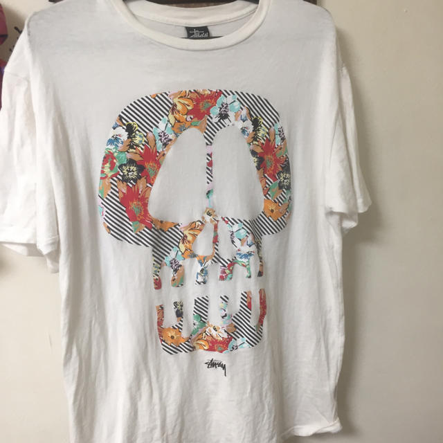 STUSSY(ステューシー)の送料込みに変更可能stussy スカル 花柄 L  メンズのトップス(Tシャツ/カットソー(半袖/袖なし))の商品写真