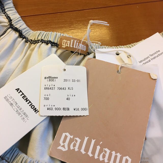 GALLIANO(ガリアーノ)のgallianoワンピ新品タグ付きM レディースのワンピース(ひざ丈ワンピース)の商品写真