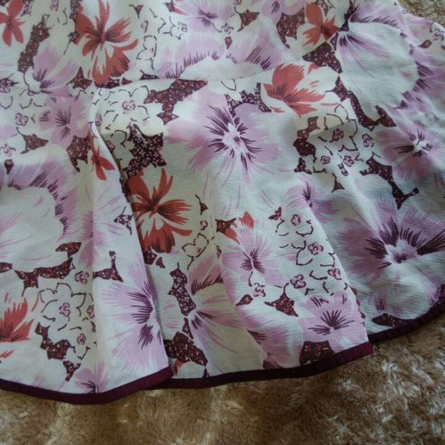 kumikyoku（組曲）(クミキョク)の組曲sis　花柄裾フリルスカート レディースのスカート(ひざ丈スカート)の商品写真