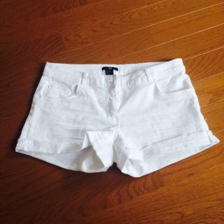 エイチアンドエム(H&M)の夏物激安処分‼︎H&M白ショーパン(ショートパンツ)