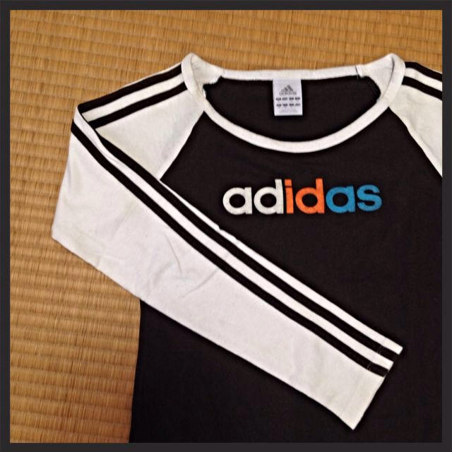 adidas(アディダス)のadidas Tシャツ 長袖 レディースのトップス(Tシャツ(長袖/七分))の商品写真