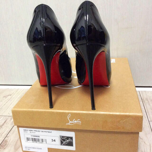 Christian Louboutin(クリスチャンルブタン)のお取り置き商品になります レディースの靴/シューズ(ハイヒール/パンプス)の商品写真