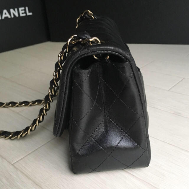 CHANEL(シャネル)の入手困難 CHANEL ベビーマトラッセ美品 国内直営店購入 シャネルラムスキン レディースのバッグ(ショルダーバッグ)の商品写真