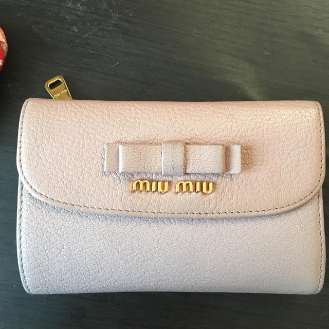 miumiu マドラス財布レディース