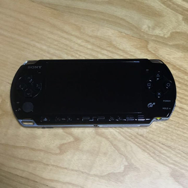 PlayStation Portable(プレイステーションポータブル)のPSP プレイステーション・ポータブル グランツーリスモ Racing Pack エンタメ/ホビーのゲームソフト/ゲーム機本体(携帯用ゲーム機本体)の商品写真