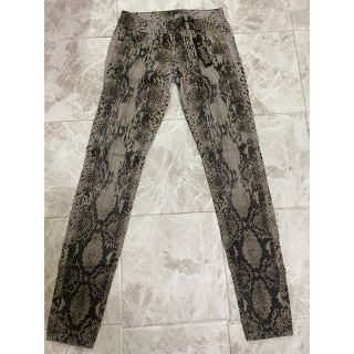 ヴィクトリアズシークレット(Victoria's Secret)のSALE！新品 タグ付き ヴィクトリアシークレット  スキニーパンツ(デニム/ジーンズ)