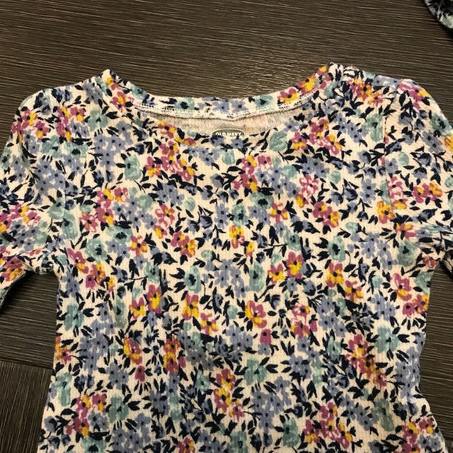 Old Navy(オールドネイビー)の双子に★長袖Tシャツ二枚セット キッズ/ベビー/マタニティのベビー服(~85cm)(その他)の商品写真