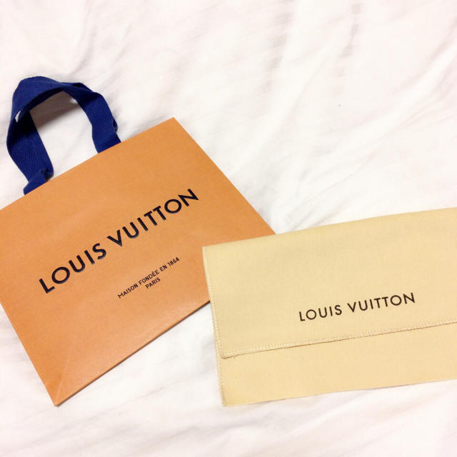 LOUIS VUITTON(ルイヴィトン)のヴィトン☆LOUIS VITTTON紙袋、布袋 レディースのバッグ(ショップ袋)の商品写真