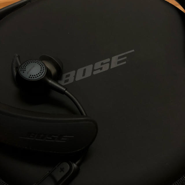 BOSE(ボーズ)のBOSE QuietControl 30 wireless headphones スマホ/家電/カメラのオーディオ機器(ヘッドフォン/イヤフォン)の商品写真