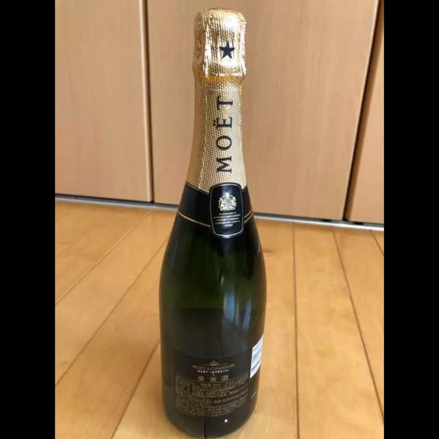 MOËT & CHANDON(モエエシャンドン)のシャンパン モエシャンドン　MOET& CHANDON　750ml 食品/飲料/酒の酒(シャンパン/スパークリングワイン)の商品写真