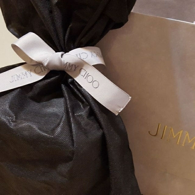 JIMMY CHOO(ジミーチュウ)のJIMMY CHOO ジミーチュウ クロスボディ バッグ ショッパー ラッピング レディースのバッグ(ショルダーバッグ)の商品写真