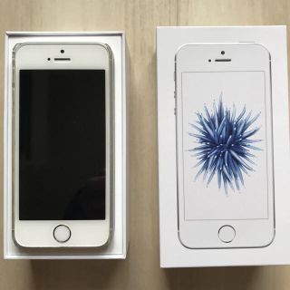 アップル(Apple)のSIMフリー  iPhone se Silver 64 GB(スマートフォン本体)