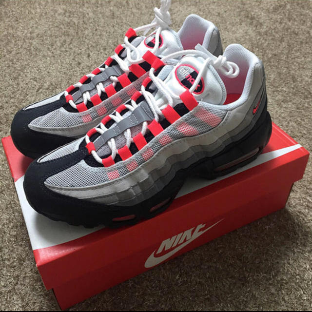 NIKE(ナイキ)のNIKE air max 95 solar red 27cm メンズの靴/シューズ(スニーカー)の商品写真