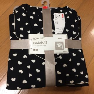 ユニクロ(UNIQLO)のユニクロ　フランネルパジャマ（ハート・長袖）ブラック Lサイズ(パジャマ)