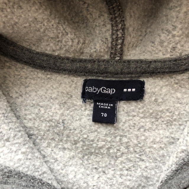 babyGAP(ベビーギャップ)の70 babygap 裏起毛パーカー キッズ/ベビー/マタニティのベビー服(~85cm)(ジャケット/コート)の商品写真