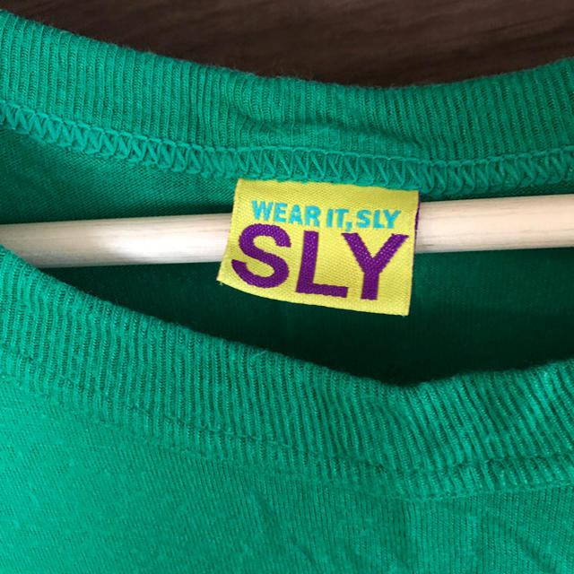 SLY(スライ)のSLY Tシャツ グリーン レディースのトップス(Tシャツ(半袖/袖なし))の商品写真