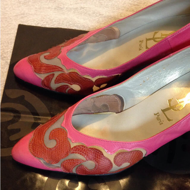 Yves Saint Laurent Beaute(イヴサンローランボーテ)のパンプス  イブサンローラン  YSL  ピンク レディースの靴/シューズ(ハイヒール/パンプス)の商品写真