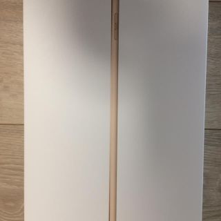 アイパッド(iPad)の新品 未使用 ドコモ 9.7 iPad  32GB ゴールド(タブレット)