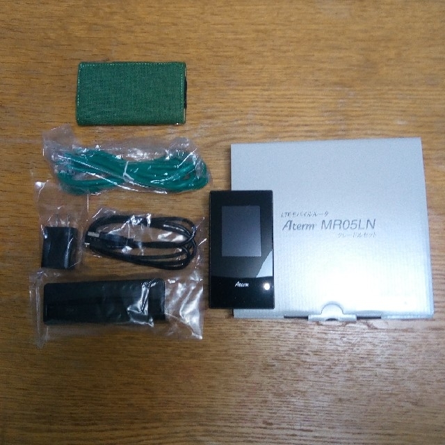 NEC(エヌイーシー)のAterm MR05LN スマホ/家電/カメラのPC/タブレット(PC周辺機器)の商品写真