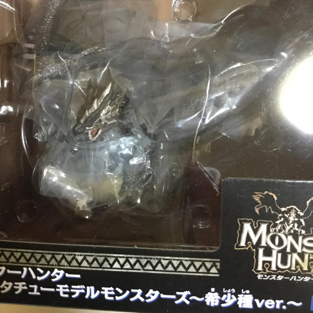 モンスターハンター非売品銀リオレウスフィギュア！新品 エンタメ/ホビーのフィギュア(ゲームキャラクター)の商品写真