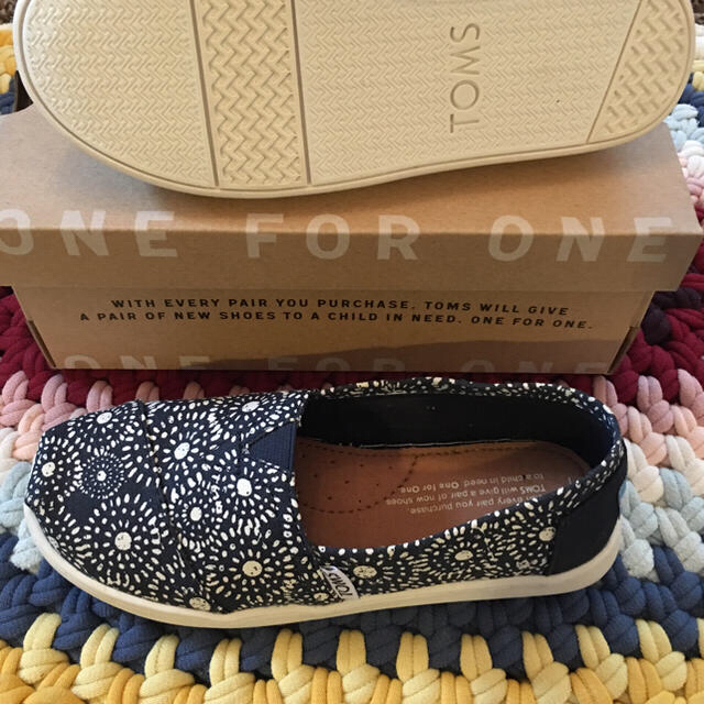 TOMS(トムズ)の【新品】TOMS KIDS shoes/US1-JP20cm キッズ/ベビー/マタニティのキッズ靴/シューズ(15cm~)(スニーカー)の商品写真