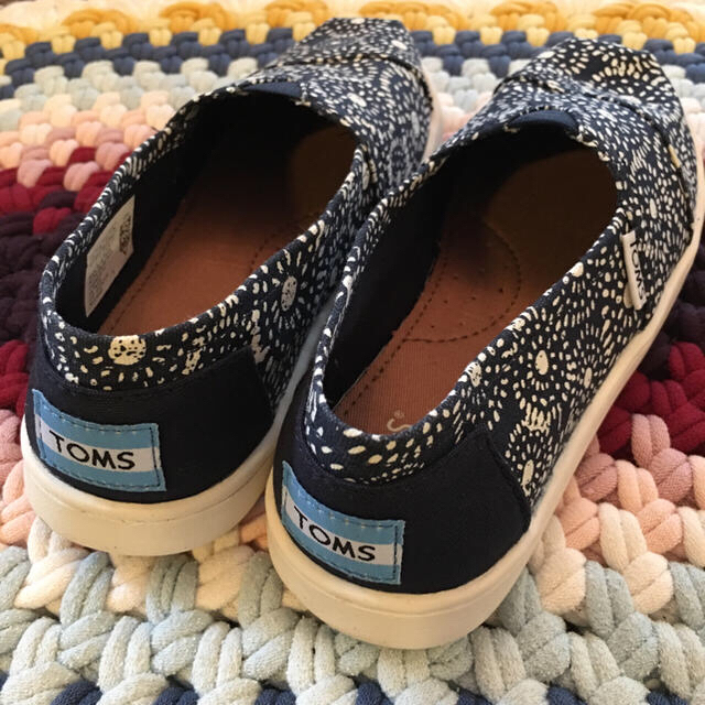 TOMS(トムズ)の【新品】TOMS KIDS shoes/US1-JP20cm キッズ/ベビー/マタニティのキッズ靴/シューズ(15cm~)(スニーカー)の商品写真