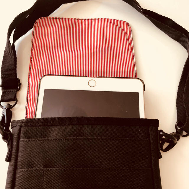 HERSCHEL(ハーシェル)のクリスマスセール❤️★★★Herschel iPad mini用バッグ★★★ スマホ/家電/カメラのスマホアクセサリー(iPadケース)の商品写真