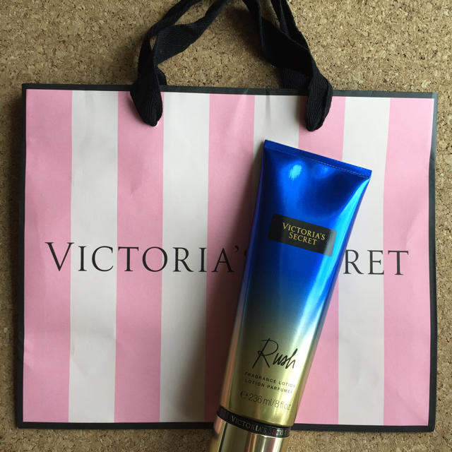 Victoria's Secret(ヴィクトリアズシークレット)の専用！！Victoria's Secretフレグランスクリーム コスメ/美容のボディケア(ボディクリーム)の商品写真