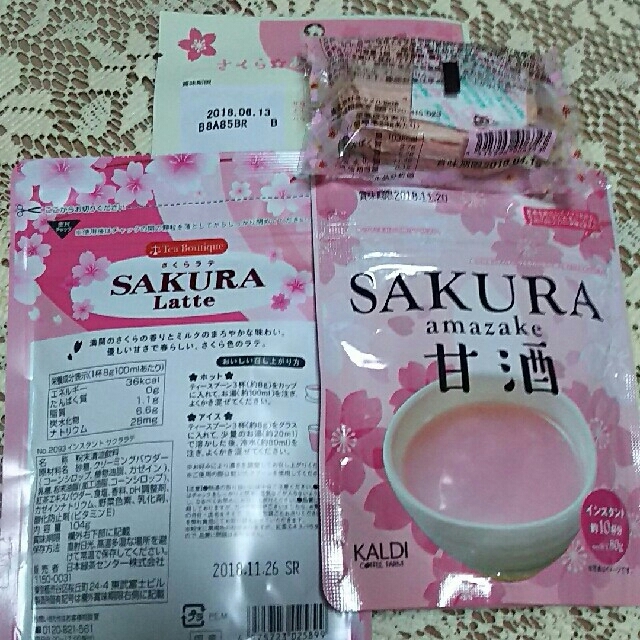 KALDI(カルディ)の🌸季節限定品🌸さくらフレーバー4点セット(粉末飲料/菓子各２点) 食品/飲料/酒の飲料(その他)の商品写真